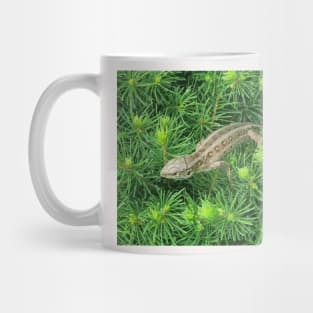 gray lizard on a green tree Mug